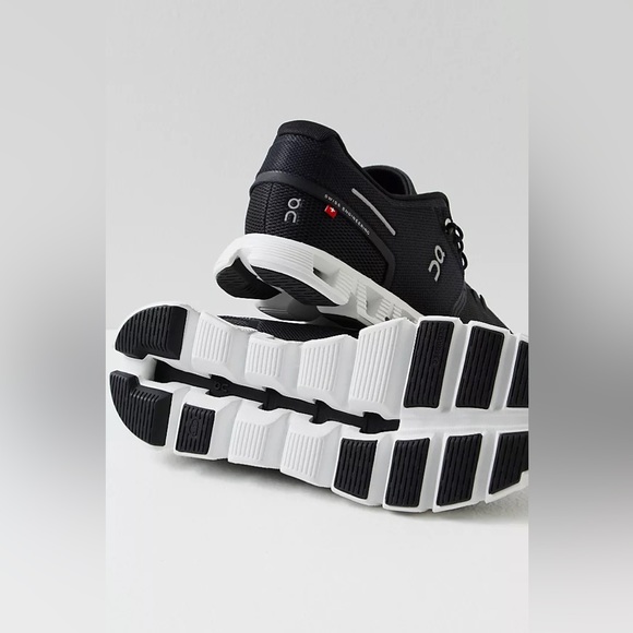 NEW ON CLOUD 5 RUNNING SNEAKERS BLACK/WHITE - Picture 3 of 8